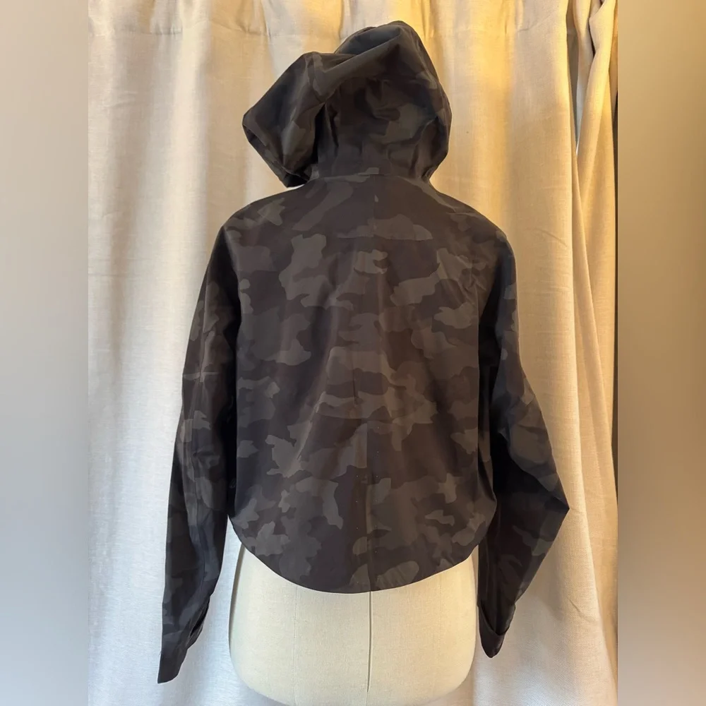 Lululemon Rain Chaser Jacket Heritage 365 Camo Dark Olive - Picture 7 of 10